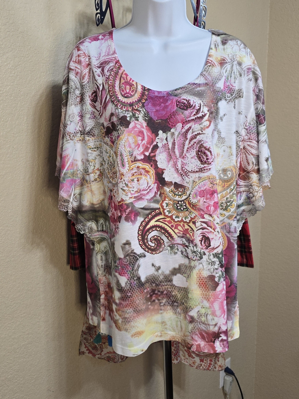 Scoop Neck Short Sleeve Floral Paisley Top in Pink